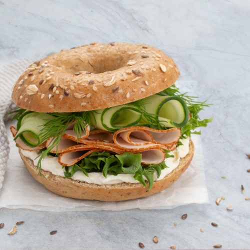 Hybryd chicken filet in bagel