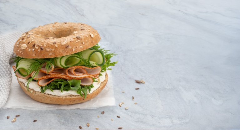 Hybryd chicken filet in bagel